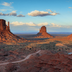 Monument Valley Navajo Tribal Park – Arizona dan Utah