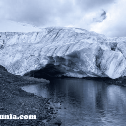 Nevado Pastoruri: Keindahan Salju Abadi di Pegunungan Andes Peru